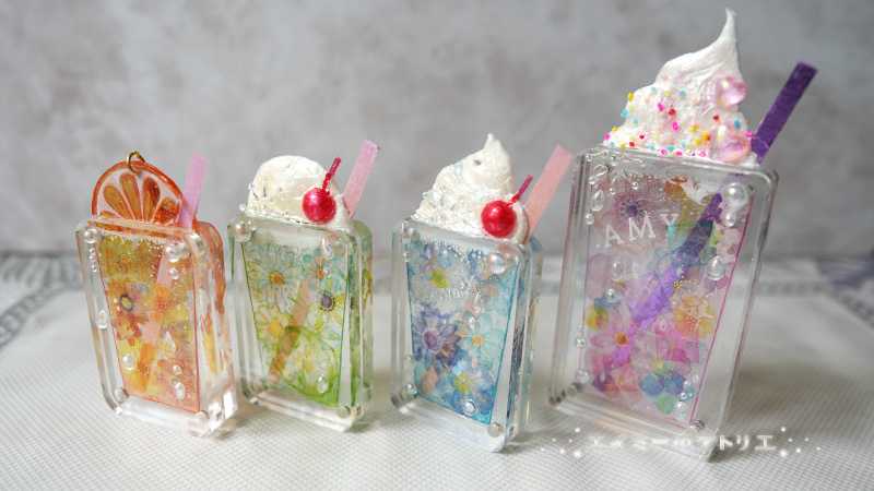 自立する！プレート式の「クリームソーダのマグネット」